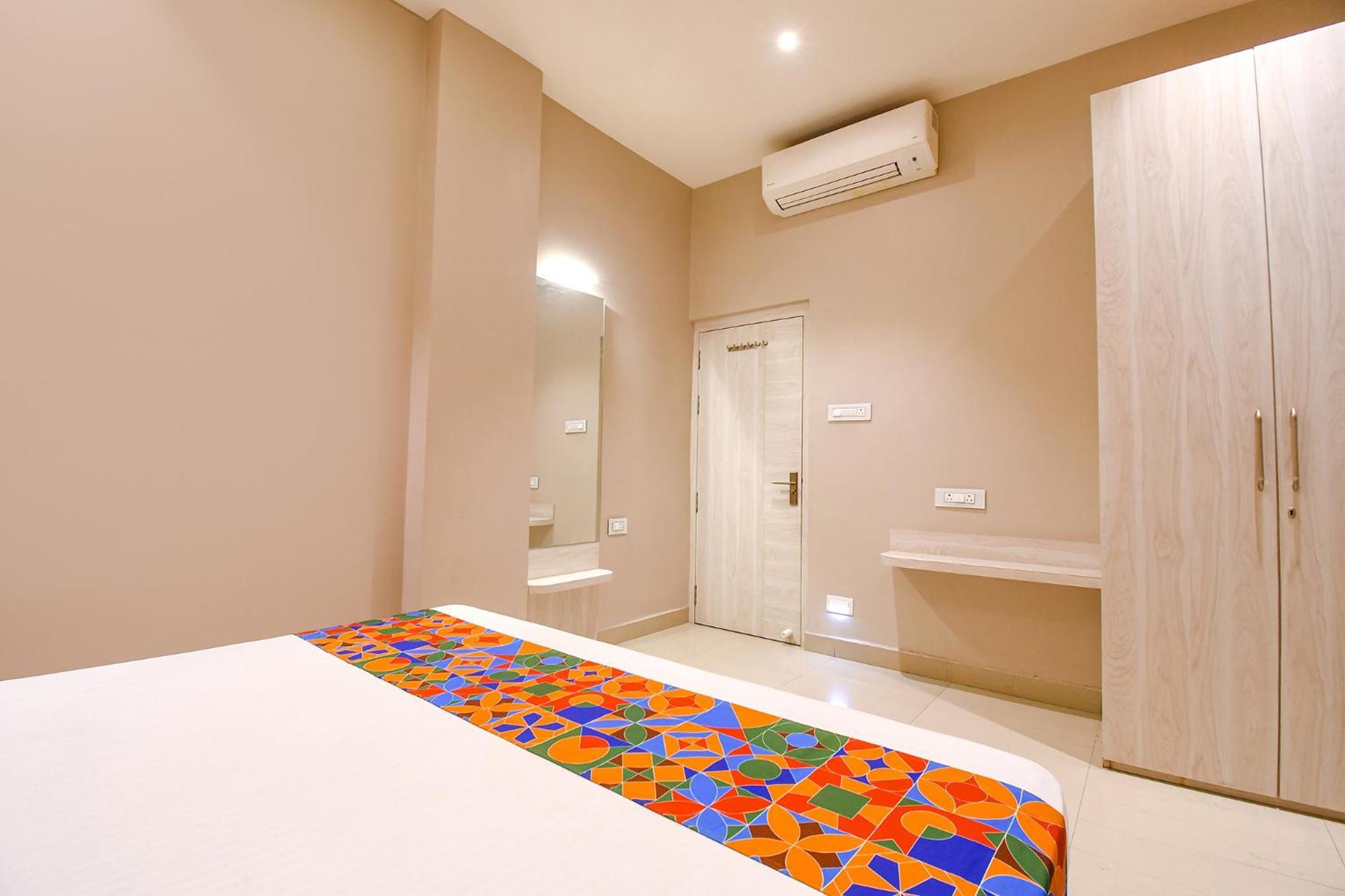 Fabhotel Kitchen Q Inn - Belaghata Колката Екстериор снимка