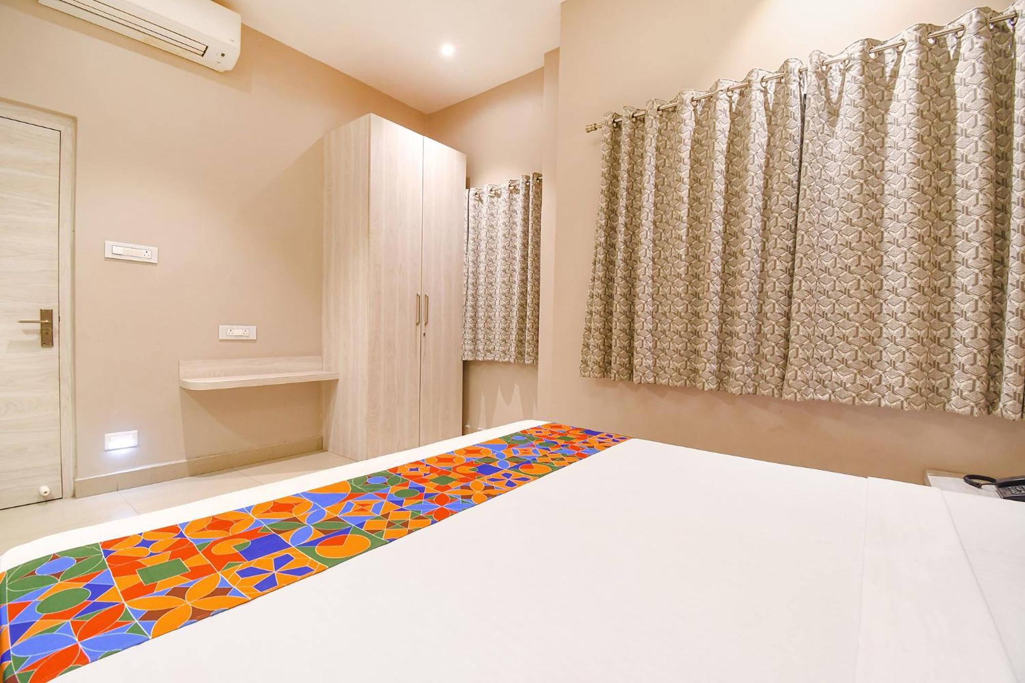 Fabhotel Kitchen Q Inn - Belaghata Колката Екстериор снимка