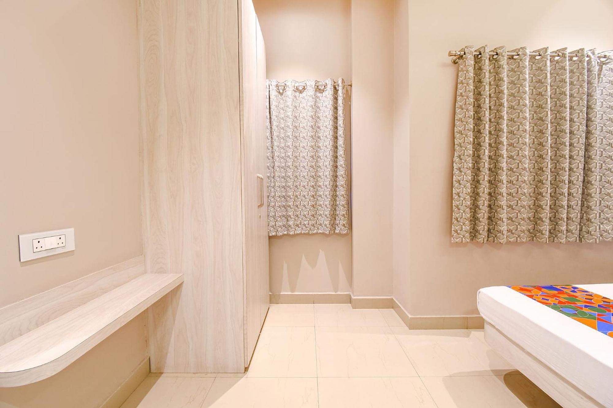 Fabhotel Kitchen Q Inn - Belaghata Колката Екстериор снимка