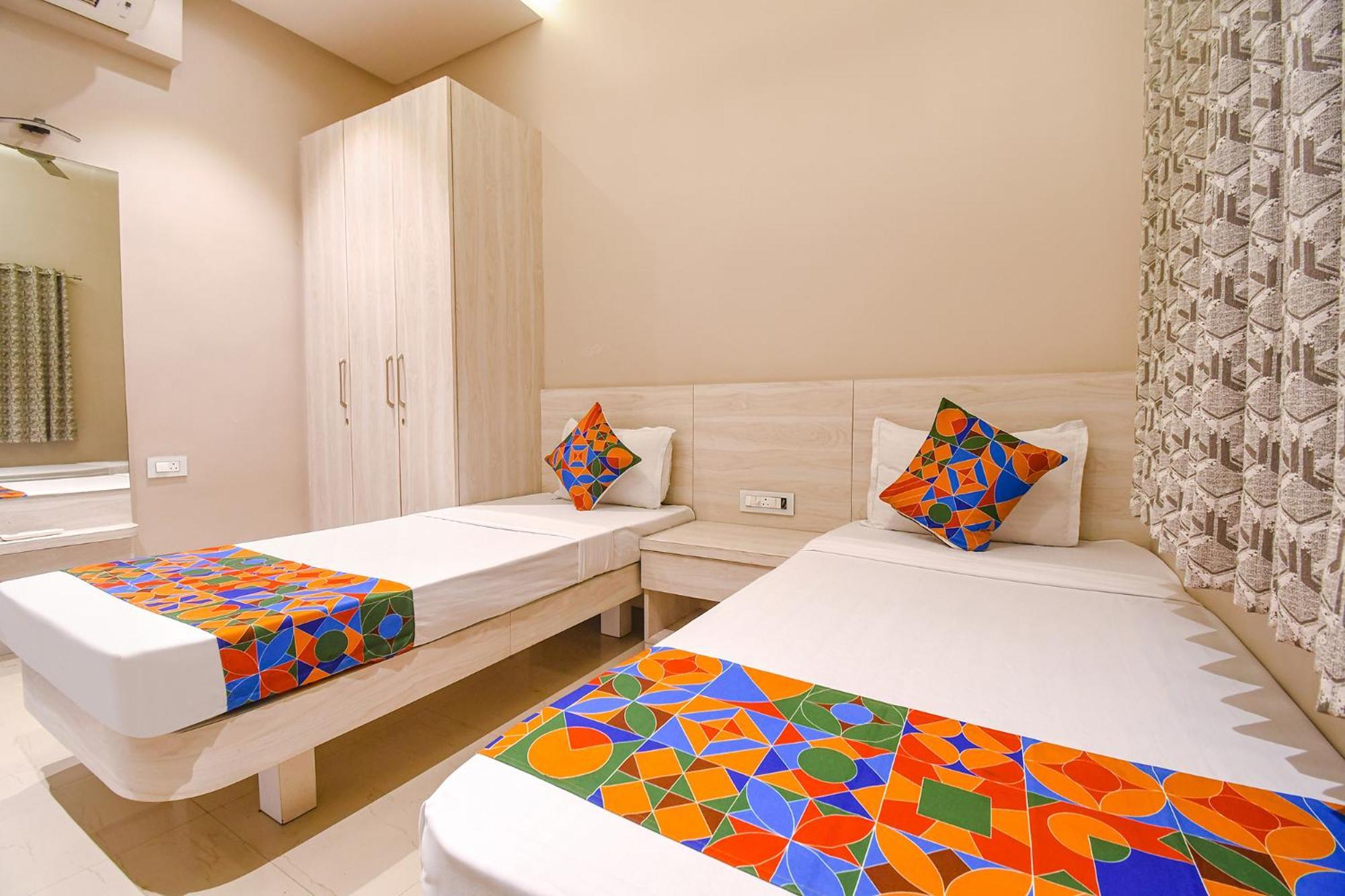 Fabhotel Kitchen Q Inn - Belaghata Колката Екстериор снимка