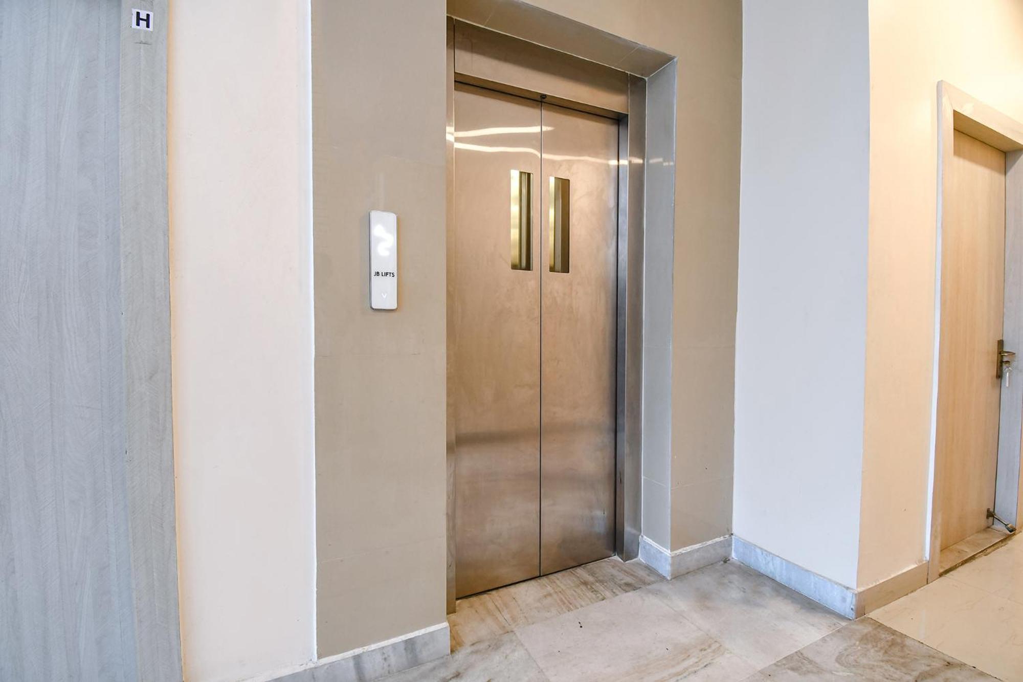 Fabhotel Kitchen Q Inn - Belaghata Колката Екстериор снимка